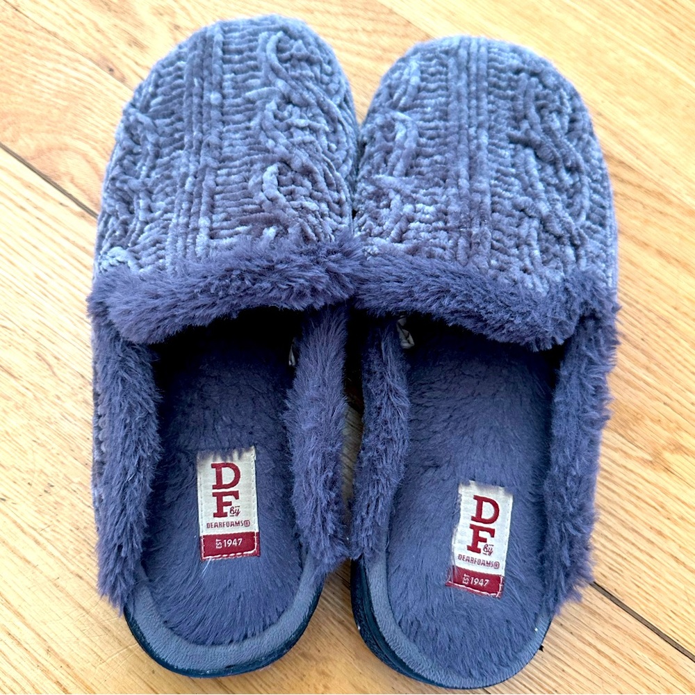Women slippers Sz 7-8